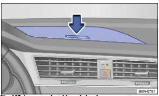 Fig. 127 Au centre du tableau de bord : rangement