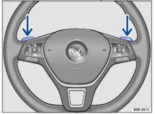 Fig. 150 Volant de direction avec palettes pour passage des rapports de la commande Tiptronic