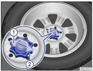 Fig. 240 Dans le coffre à bagages : molette pour la fixation de la roue de secours