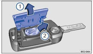 Fig. 26 Clé du véhicule : remplacement de la pile -bouton